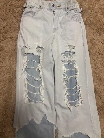 AMOK 데미지 데님 팬츠