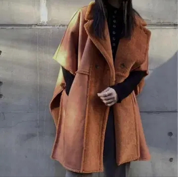 Ameri 리버서블 보아 폰초 코트