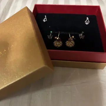 MAHARAJA DIAMOND 나비 모티브 귀걸이