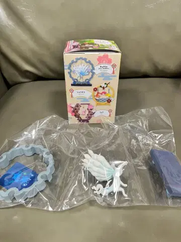 포켓몬의 폭신폭신 흔들흔들 장식 큐콘 피규어