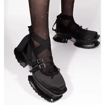 AKIKOAOKI 플랫폼 슈즈