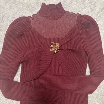 시어 데콜테 트위스트 리본 니트 ROJITA