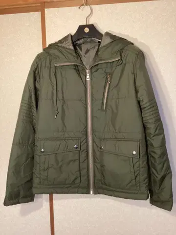 (미사용) 유니클로 올리브 그린 다운 자켓 후드 부착