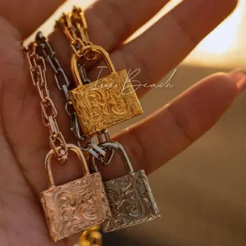 일리 비치 락 목걸이