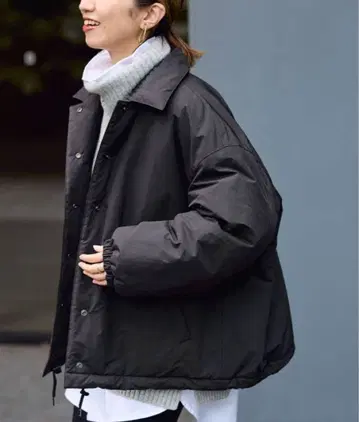 블랙 다운 자켓 프레임워크