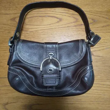 다크 브라운 가죽 숄더백