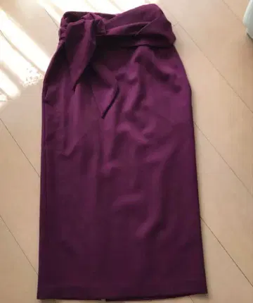 이에나 라 부르클 울 타이트 스커트