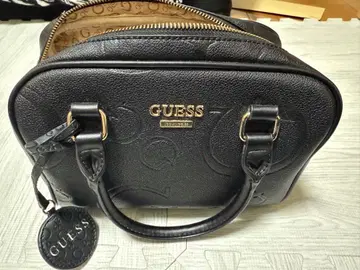 GUESS 블랙 숄더백