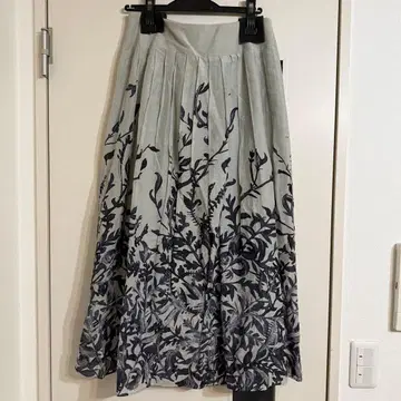 BASILE 28 꽃무늬 플레어 스커트 사이즈 9