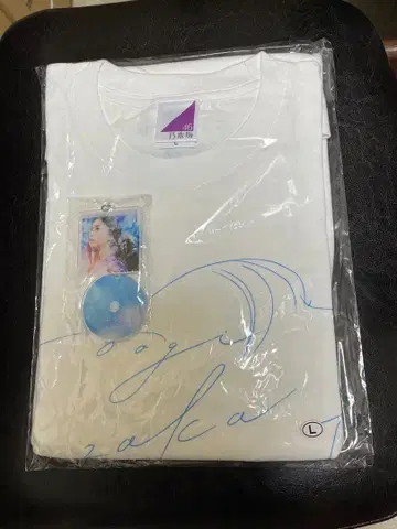 노기자카46 이곳에는 없는 것 T셔츠 CD형 키링 세트