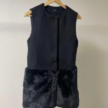 베이스먼트 밑단 퍼 베스트 블랙 퍼 베스트 슬리브리스 미사용 새상품