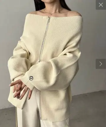 [ 새상품 미착용 ] W 지퍼 보트넥 니트 / 마쥬