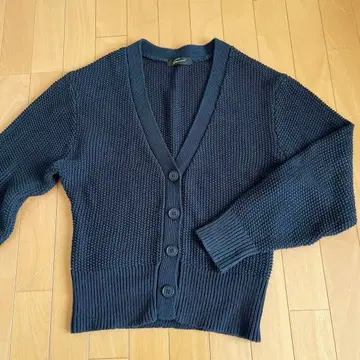 STUNNING LURE 네이비 V넥 가디건