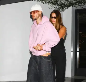 Skylrk pink hoodie M