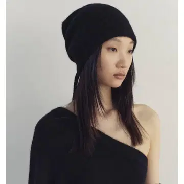 Rosarymoon Bucktail Knit Beanie 블랙