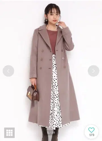 JUSGLITTY 더블 버튼 백 볼륨 코트 모카