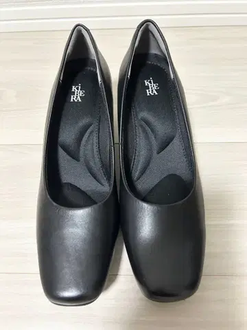 [ 컨디션 최상 ] KIBERA 블랙 펌프스 24cm (오피스/관혼상제)