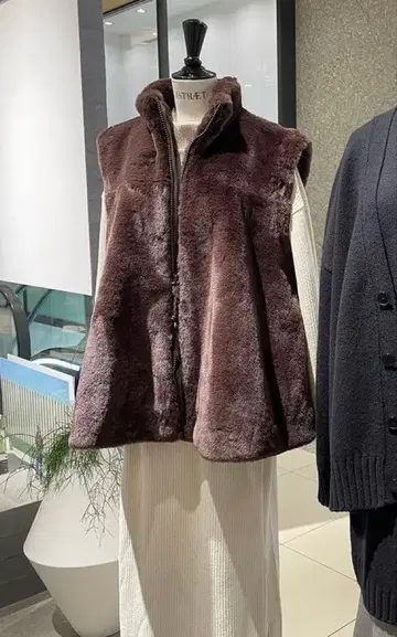 ASTRAET 아스트라트 플레어 인조 모피 베스트