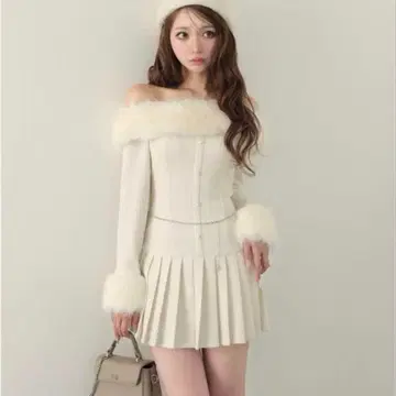 mmeeme 오프 숄더 퍼 플리츠 원피스