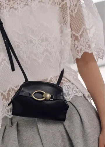 WILLFULLY 위르프리 숄더백 블랙