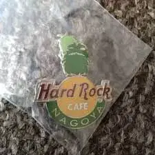 하드 록 카페 아이치 지구박람회 모리조 & 킷코로 로고 핀 배지