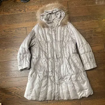 큰 사이즈의 후드 부착 다운 코트