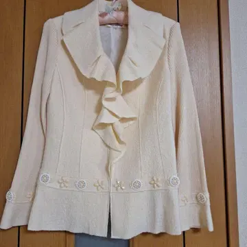 새상품급 슈퍼뷰티 아이보리 울 프릴 자켓, 꽃 비즈 포함