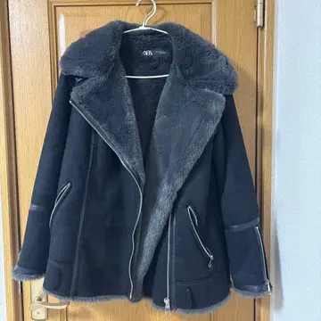 ZARA 블랙 퍼 부착 라이더 자켓