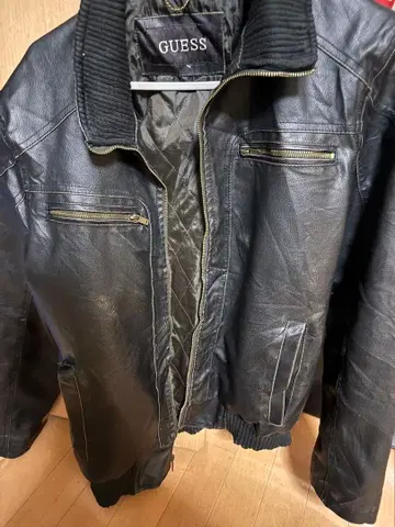 GUESS 블랙 레더 봄버 자켓