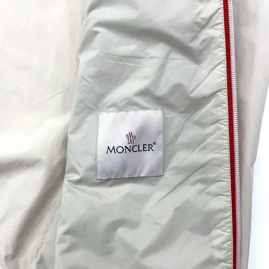 몽클레어 엡트 바람막이 자켓 [2사이즈]