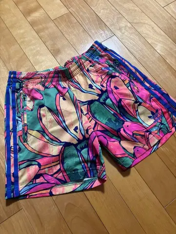 adidas 꽃무늬 숏팬츠