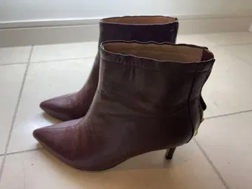 와인 레드 가죽 지퍼 부츠