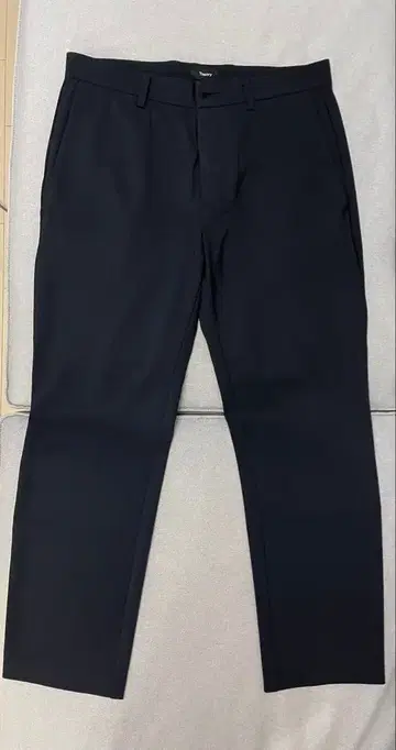 Theory 블랙 컬러 스트레치 소재 슬랙스 30