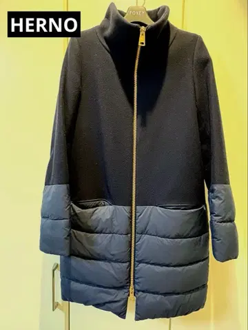 Herno 네이비 다운 40 로고 플레이트 부착 헬레노 다운 코트