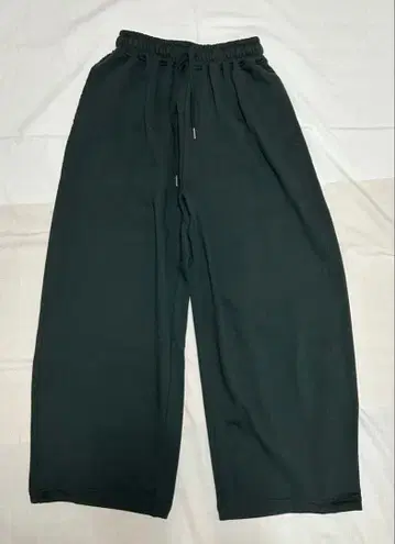 [ 새상품 ] YORT 맨투맨 와이드 팬츠