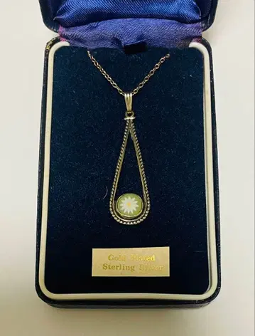 사랑스러운 Wedgwood 빈티지 목걸이 데이지 박스 포함 실버