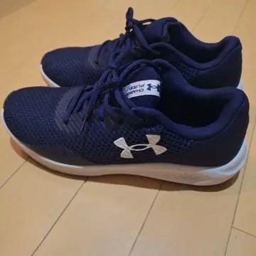언더아머 스니커즈