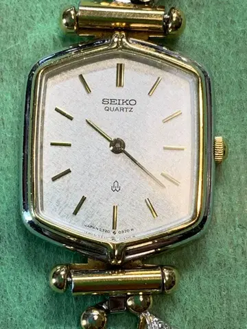 SEIKO 브레이슬릿 쿼츠 여성용 손목시계 실버 골드 컬러