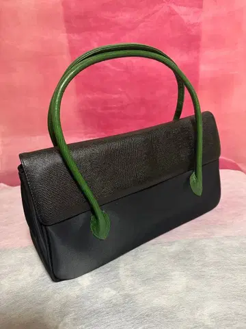 미사용 새상품 엘레강트한 블랙과 그린 핸드백