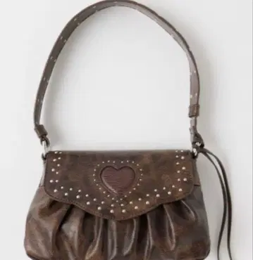 하트 모티브 스터드 장식 핸드백