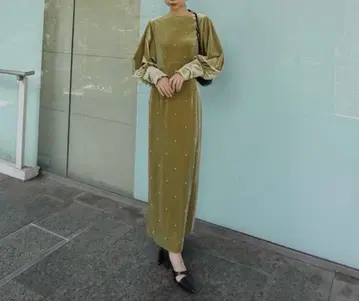 Ameri 백 오픈 펄 벨루어 드레스