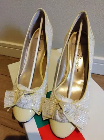 [ 미사용 박스 있음 ] 긴자 카네마츠 리본 포함 펌프스 21cm