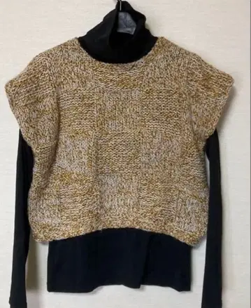 니트 베스트 옐로우 컬러와 그레이 믹스 레이어드에 핸드메이드 손뜨개질