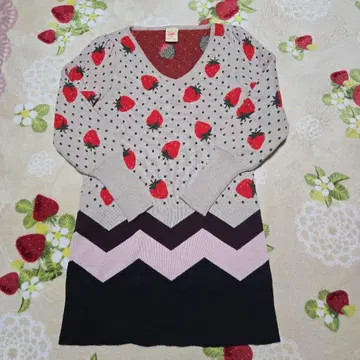 이치고 패턴 니트 원피스