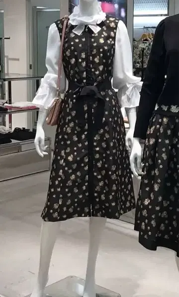 [ 새상품 ] 2025 엠즈 그레이시 인스타 꽃 자카드 오버롤 스커트