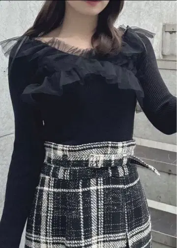 dazzlin 리본튤 오프숄더 니트탑