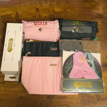 새상품 완판템 3COINS 쓰리코인즈 WICKED 키드 굿즈 세트