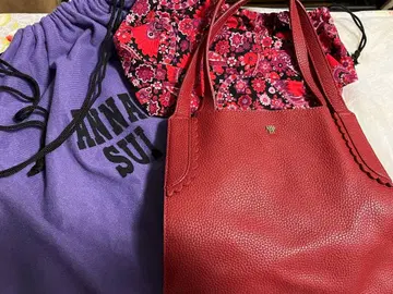 안나수이, 미사용 새빨간 천연 가죽 백.