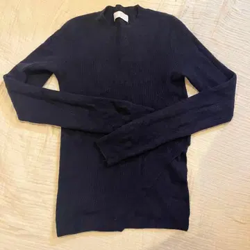 AP STUDIO 네이비 사이드 슬릿 니트탑