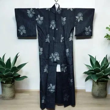 순수 실크 동백꽃 무늬  기모노 (블랙 컬러) 미사용에 가까운 상품